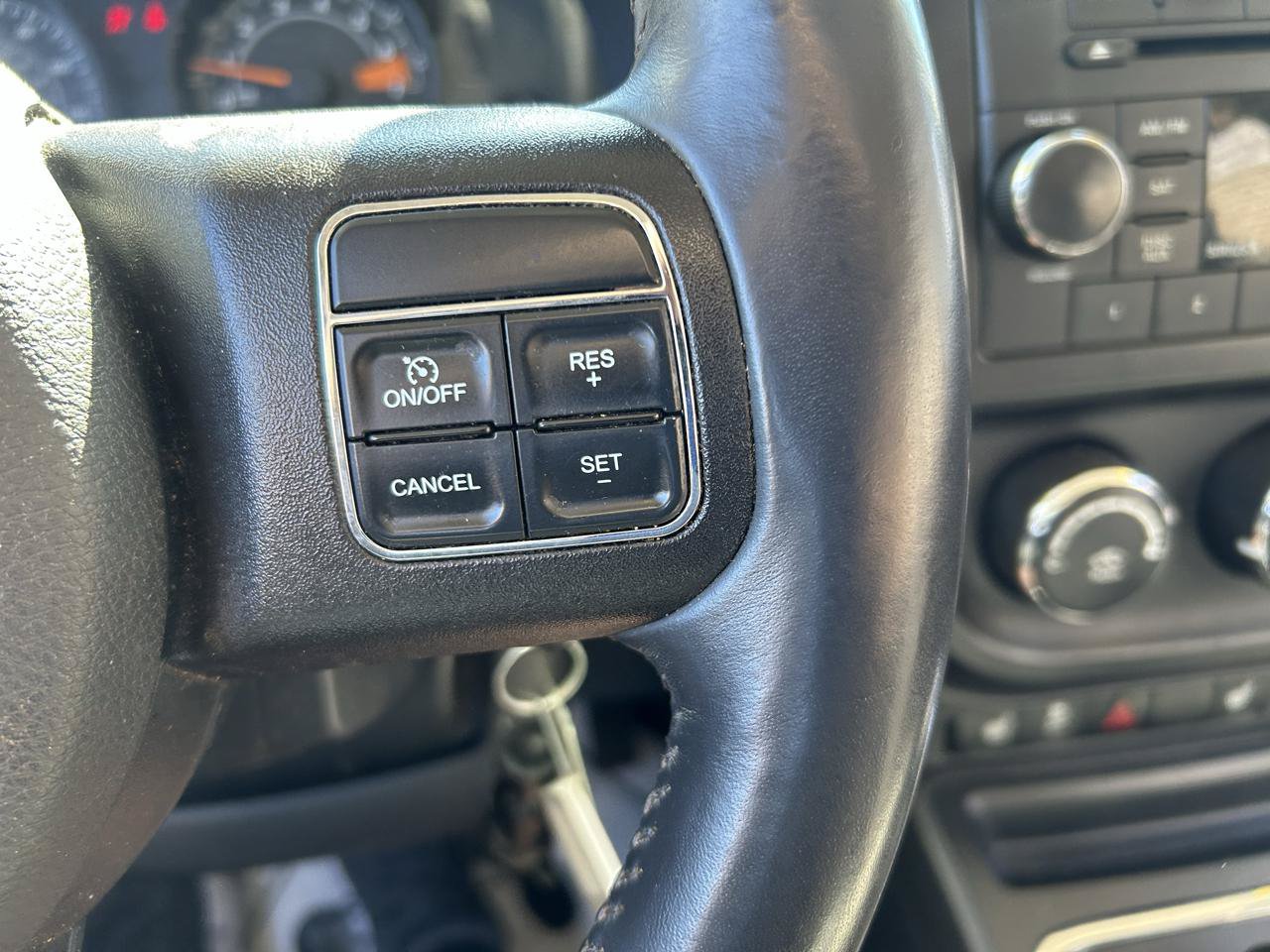Used 2015 Jeep Patriot Latitude AWD/4WD image 18