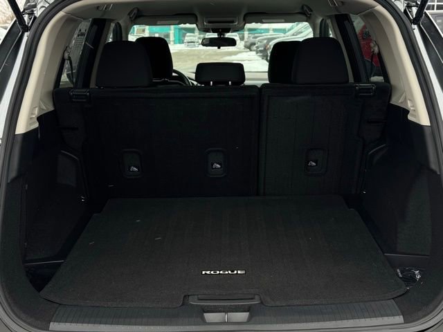 Used 2023 Nissan Rogue S image 9