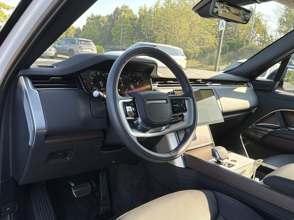 Used 2025 Land Rover Range Rover SE AWD/4WD image 10
