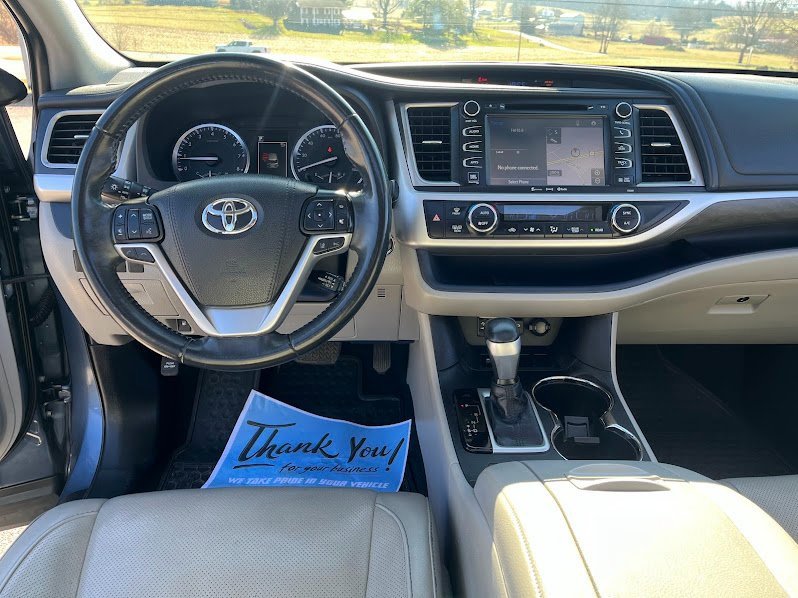 Used 2019 Toyota Highlander Limited image 19