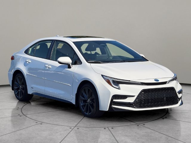 Certified 2025 Toyota Corolla SE w/ SE Premium Package AWD/4WD image 8
