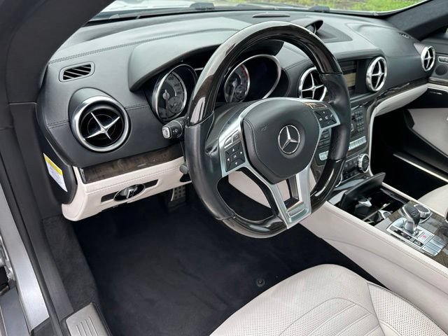Used 2013 Mercedes-Benz SL 550 image 32