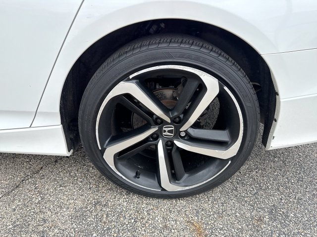 Used 2018 Honda Accord Sport image 10