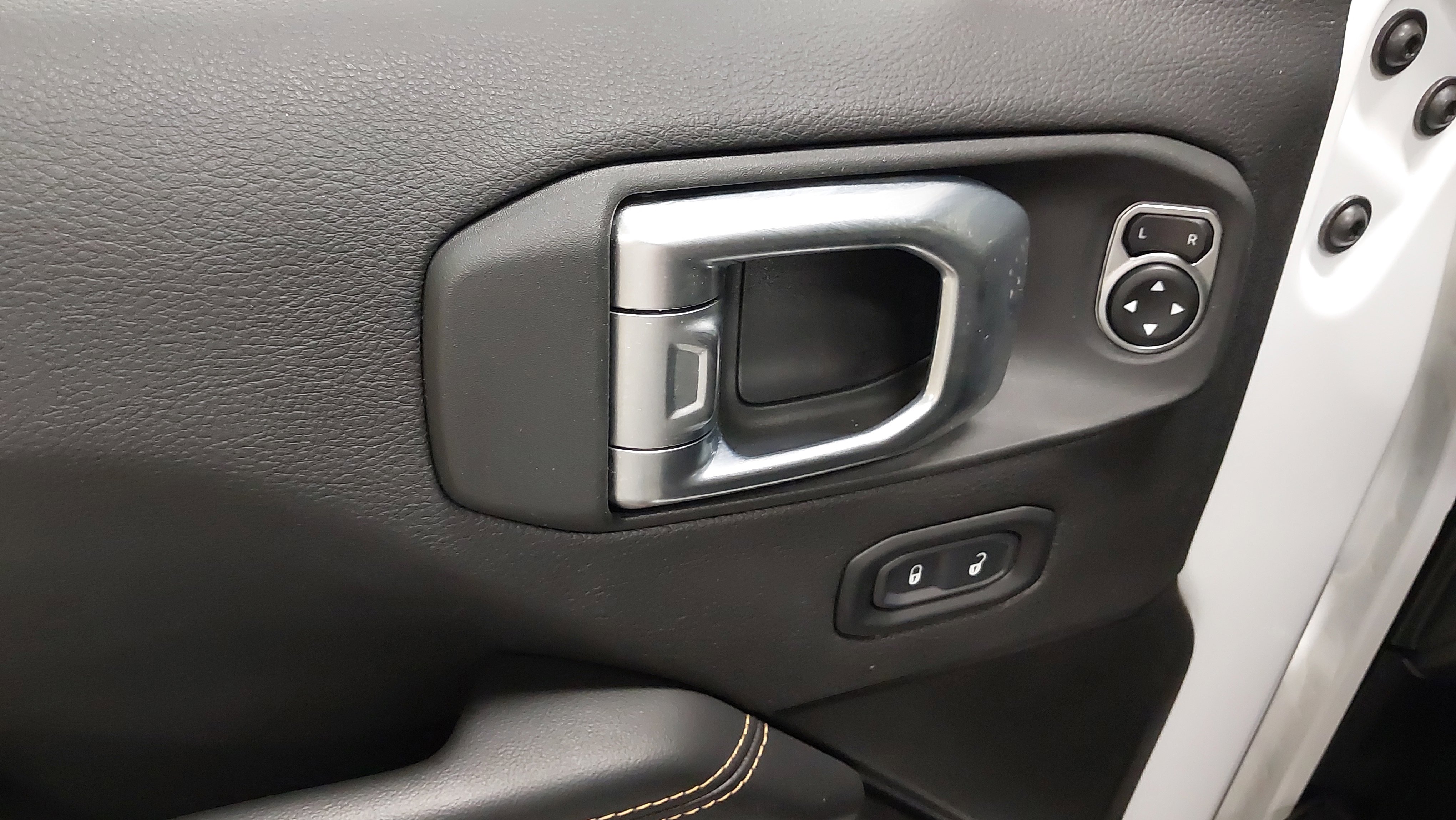 Used 2024 Jeep Wrangler Sahara w/ Technology Group image 25