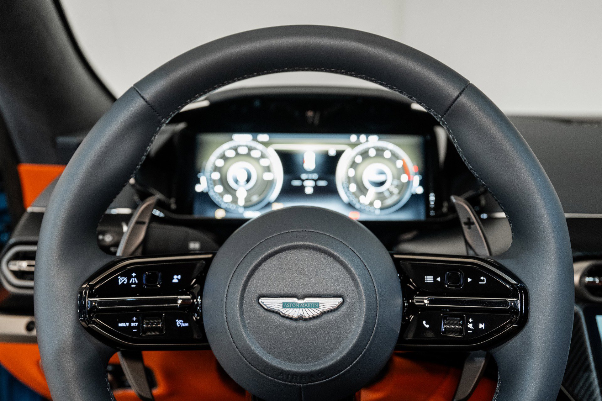 Used 2025 Aston Martin V8 Vantage Coupe image 10