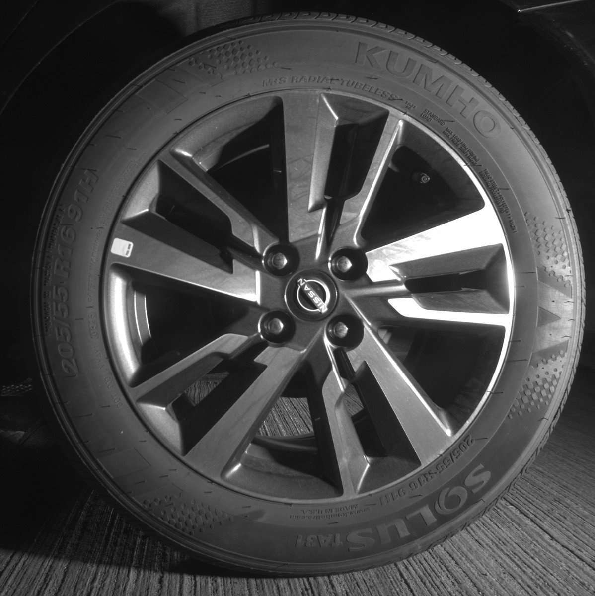 Used 2025 Nissan Versa SV image 14