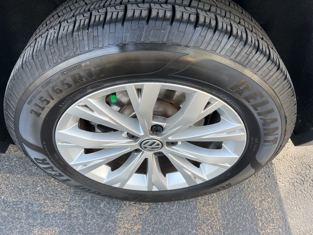 Used 2019 Volkswagen Tiguan S image 36