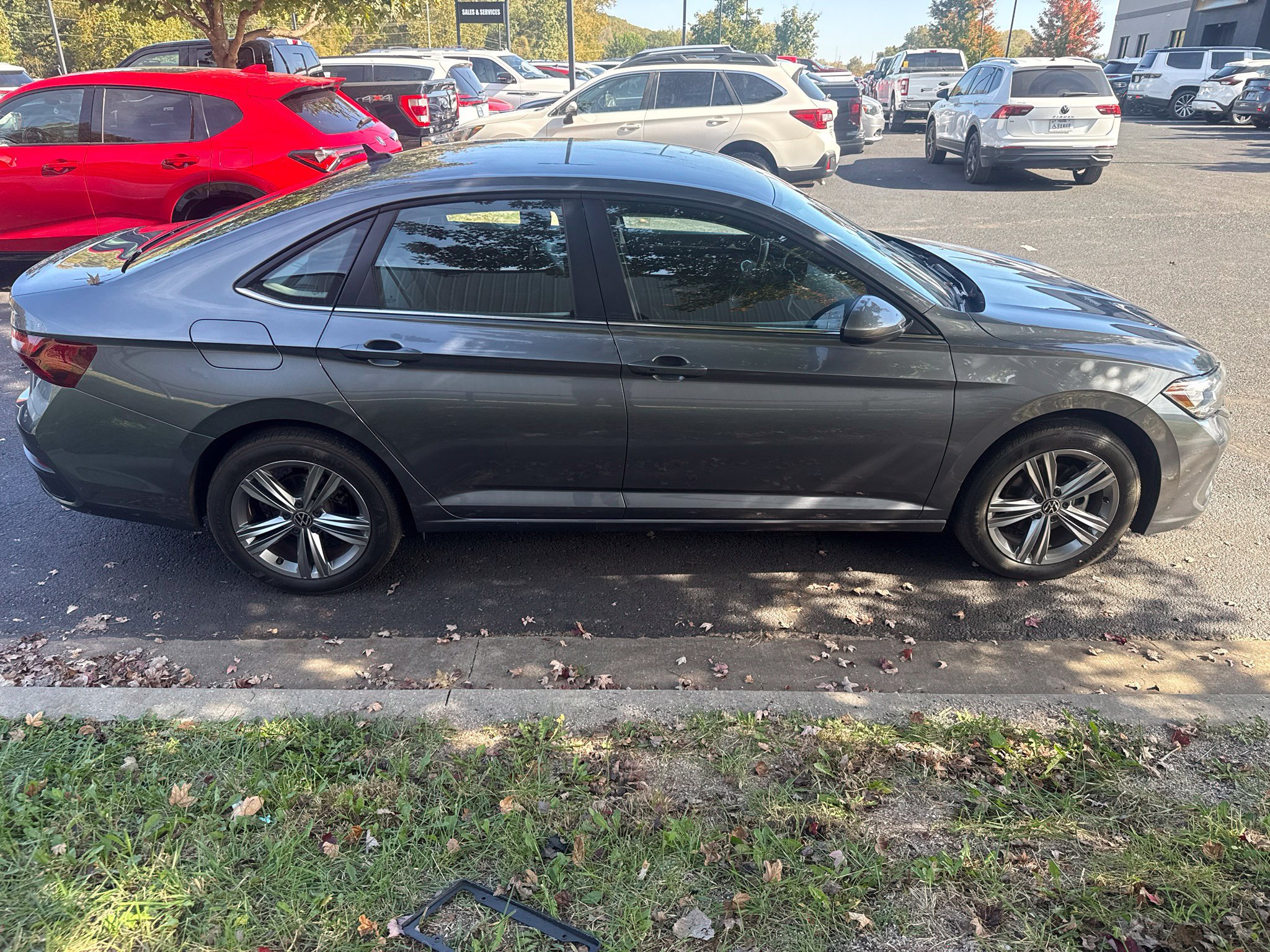 Used 2024 Volkswagen Jetta SE FWD image 4