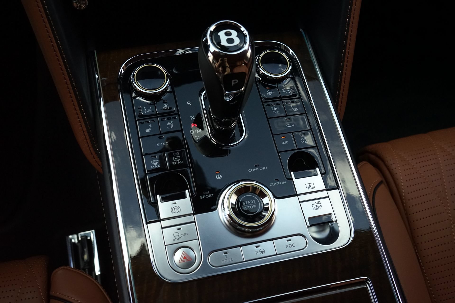 Used 2022 Bentley Flying Spur Plug-In Hybrid AWD/4WD image 19