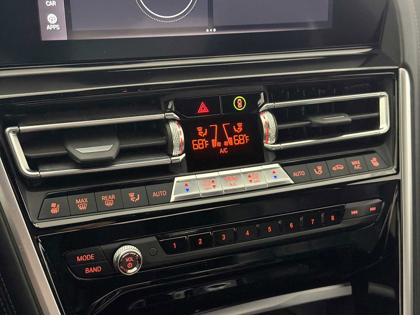 Used 2019 BMW M850i xDrive M850i xDrive w/ Comfort Seating Package image 16