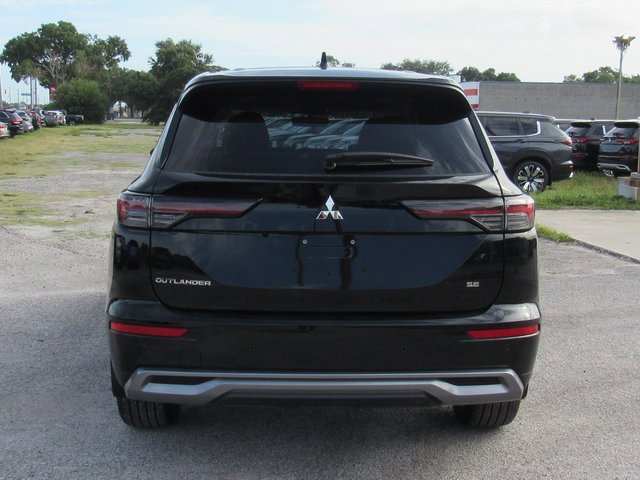 New 2025 Mitsubishi Outlander SE image 4