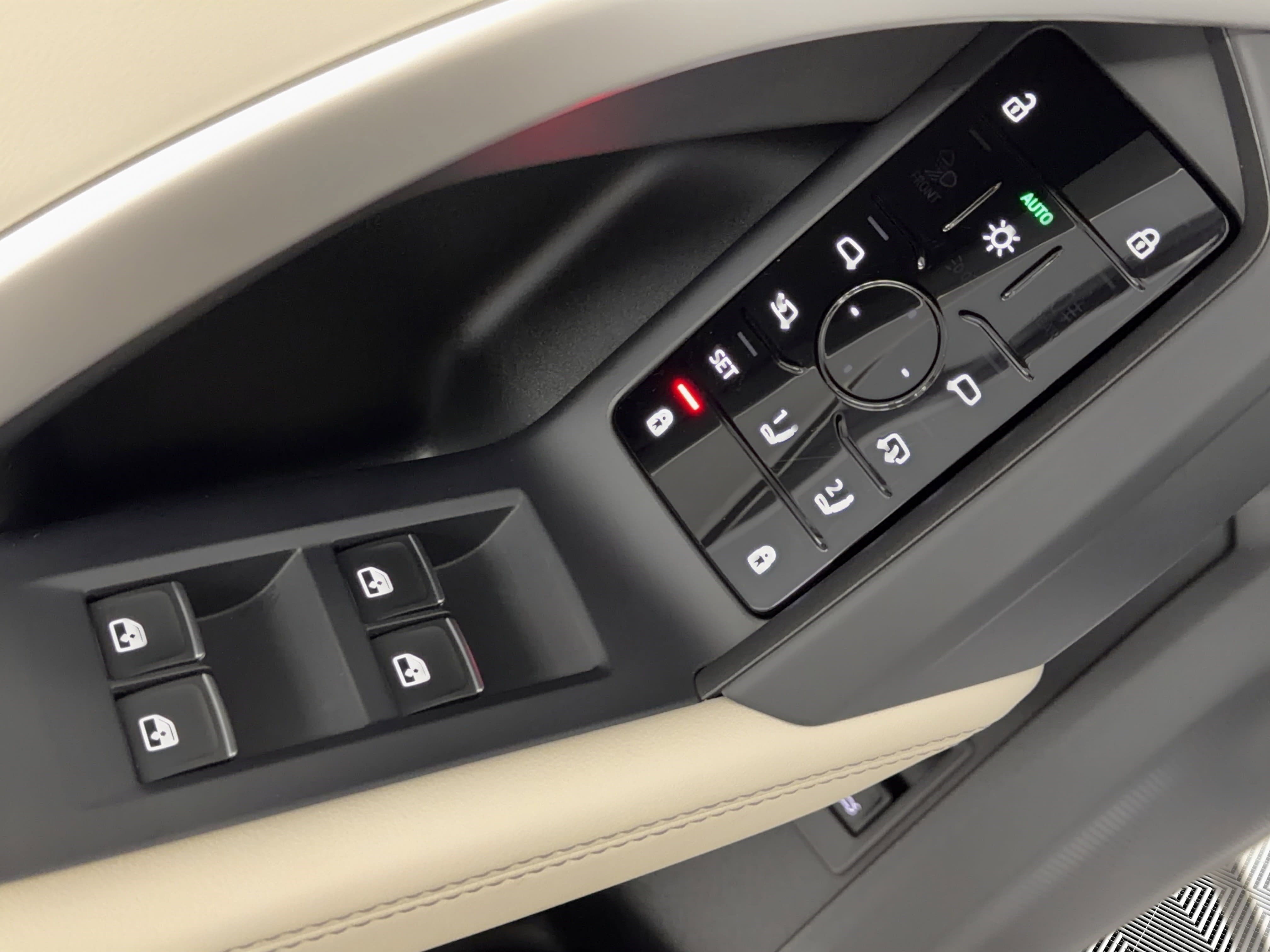 Used 2025 Audi Q5 Premium w/ Convenience Package image 15