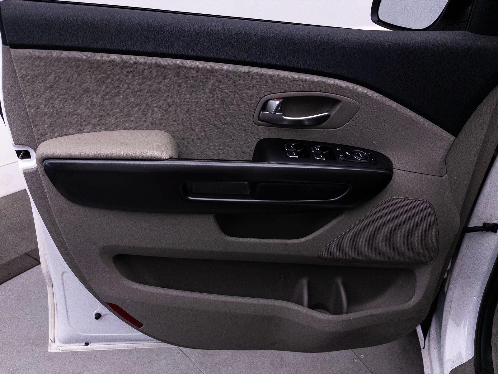 Used 2019 Kia Sedona LX FWD image 14
