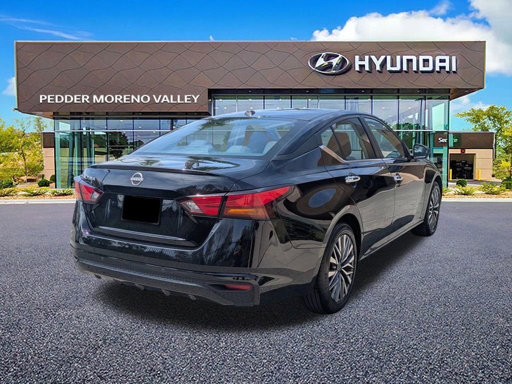 Used 2025 Nissan Altima 2.5 SV image 3