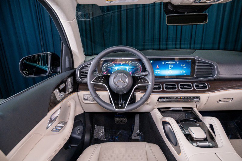 Certified 2026 Mercedes-Benz GLS 450 4MATIC image 18