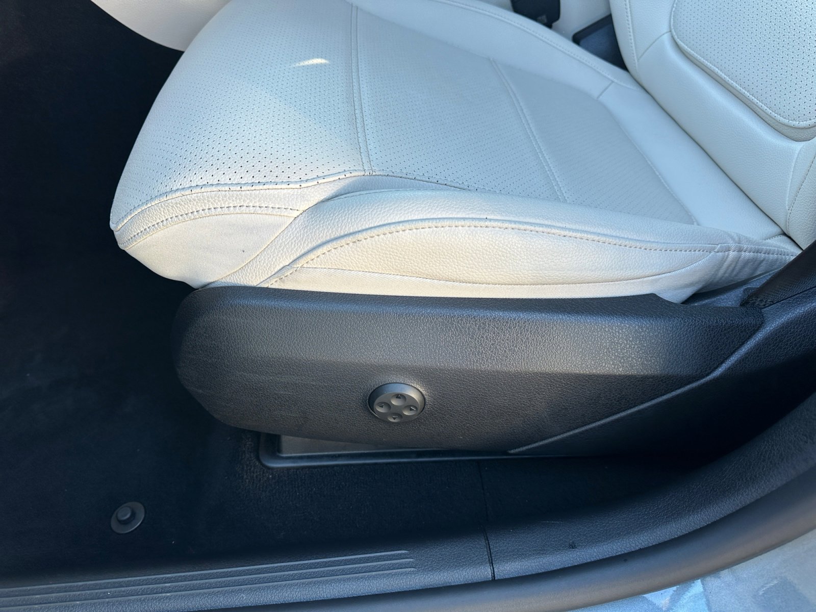 Used 2023 Mercedes-Benz GLC 300 4MATIC image 13