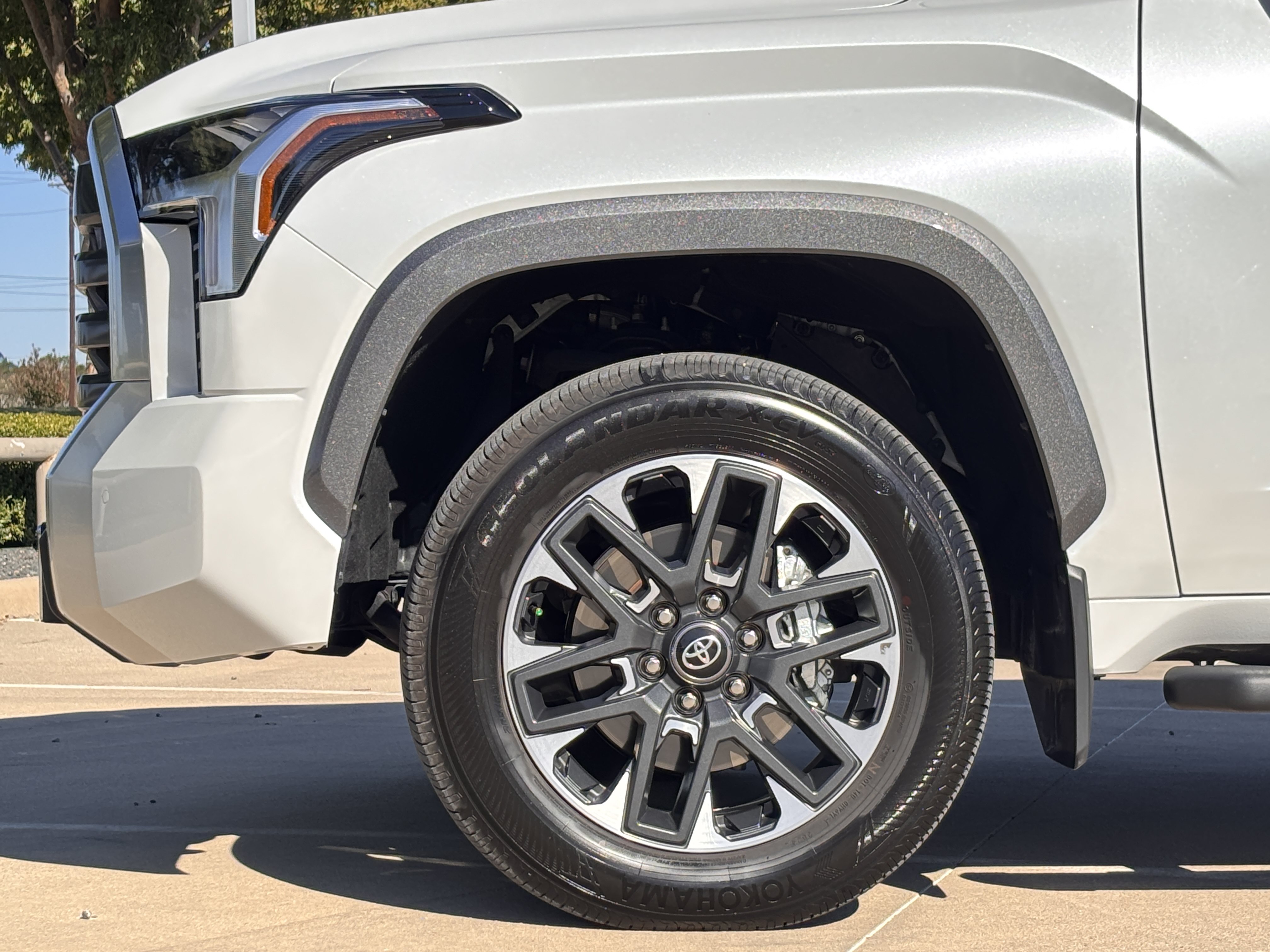 Used 2025 Toyota Tundra Limited w/ Power Package AWD/4WD image 11