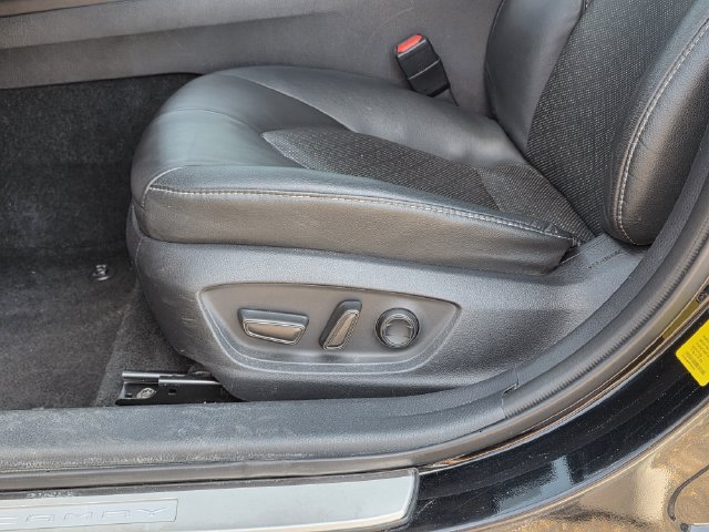 Used 2023 Toyota Camry XSE FWD image 15