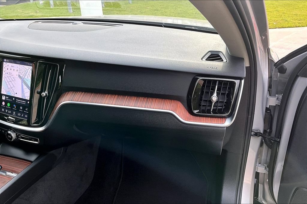 Certified 2025 Volvo V60 B5 Cross Country Plus AWD/4WD image 21