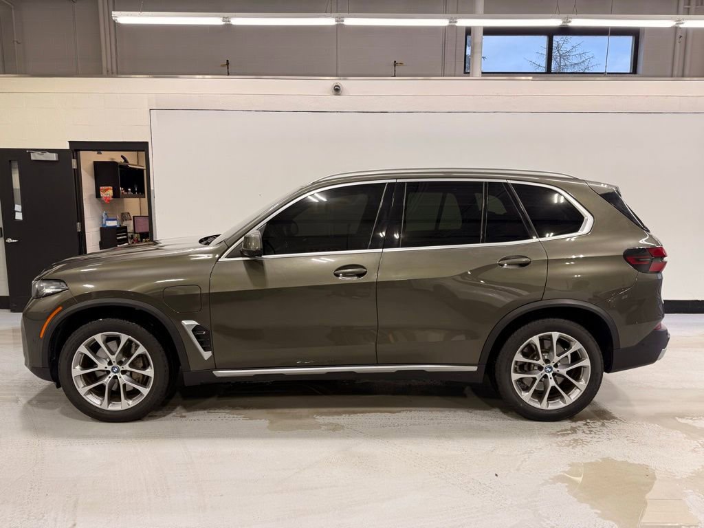 Used 2024 BMW X5 xDrive50e w/ Parking Assistance Package image 2