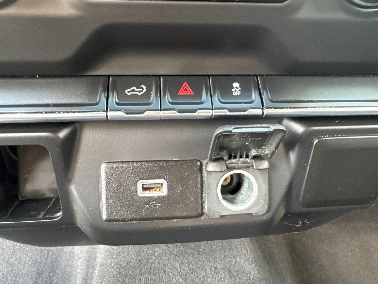 Used 2019 Chevrolet Silverado 1500 Custom w/ Custom Value Package AWD/4WD image 23