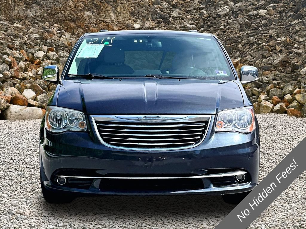 Used 2014 Chrysler Town & Country Touring-L w/ Driver Convenience Group FWD image 3