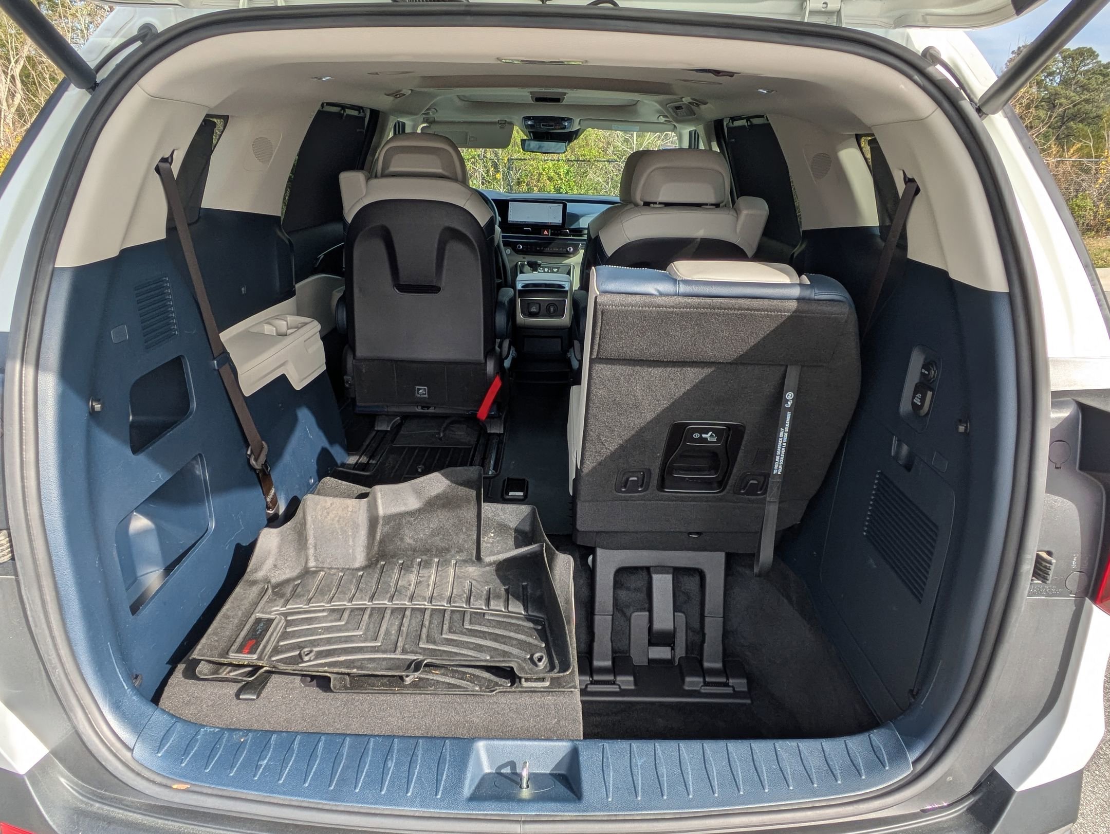 Used 2025 Kia Carnival SX Prestige image 28