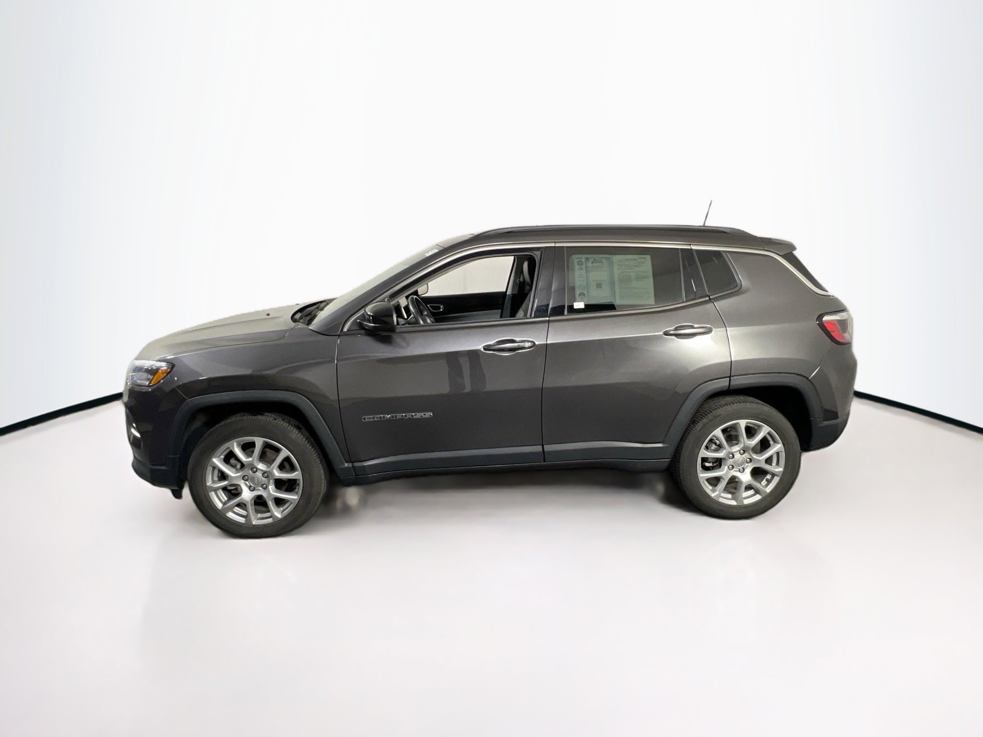 Used 2022 Jeep Compass Latitude w/ Sun and Sound Group image 8