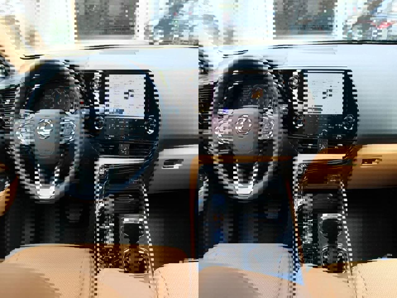 Used 2025 Lexus NX 250 FWD image 11