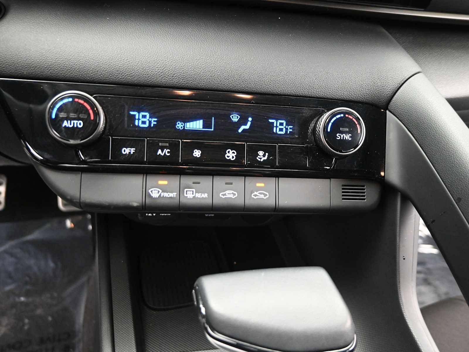 Certified 2025 Hyundai Elantra Sport image 18