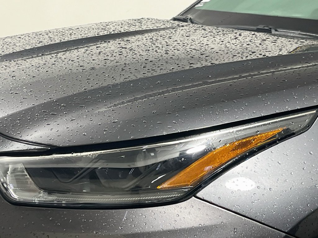 Used 2021 Toyota Highlander XLE FWD image 9