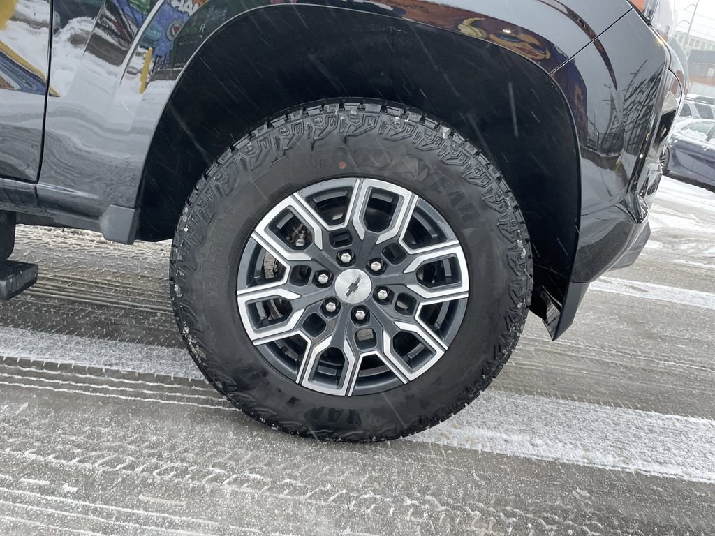 Used 2024 Chevrolet Colorado Z71 w/ Z71 Convenience Package 2 image 10