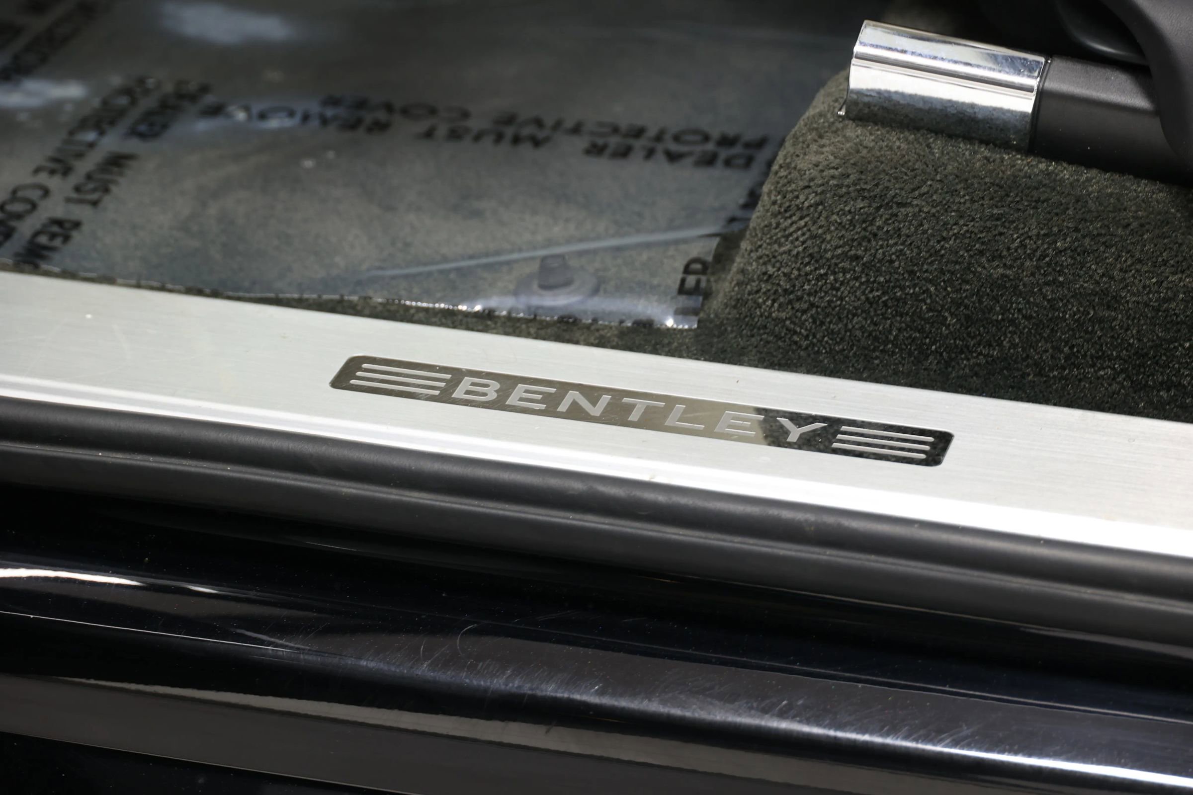 Used 2017 Bentley Bentayga image 17