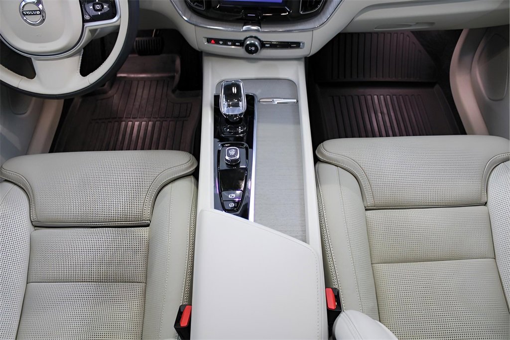 Certified 2025 Volvo XC60 T8 Ultra w/ Protection Package Premier image 25