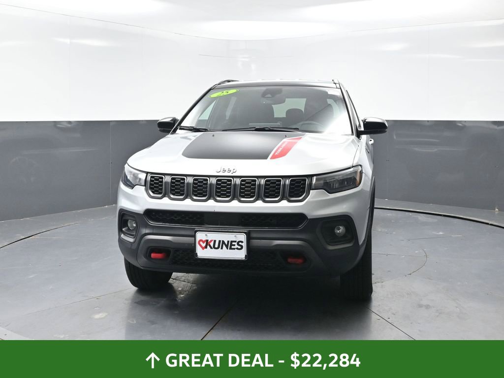 Used 2025 Jeep Compass Trailhawk AWD/4WD image 8