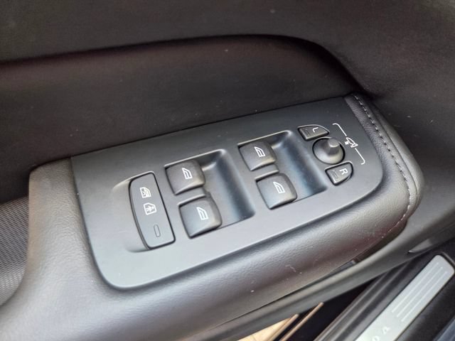 Certified 2024 Volvo XC60 B5 Plus AWD/4WD image 36