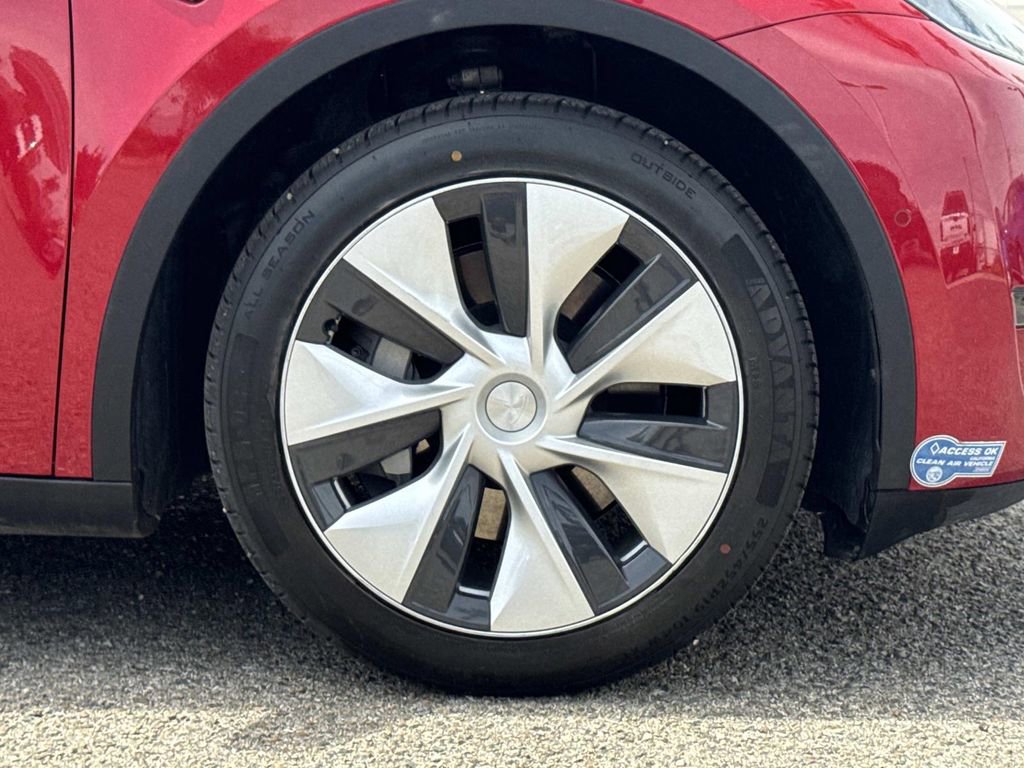 Used 2021 Tesla Model Y Long Range image 30