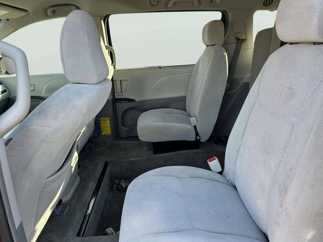 Used 2011 Toyota Sienna LE FWD image 12