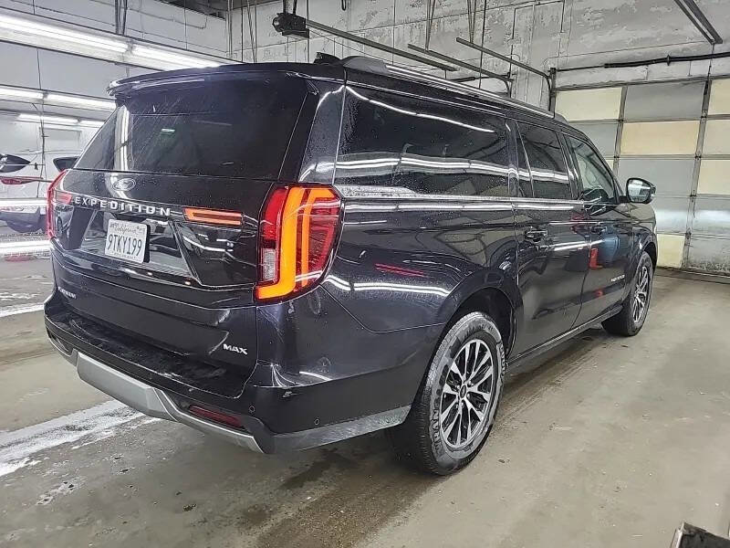Used 2025 Ford Expedition Max Platinum AWD/4WD image 2