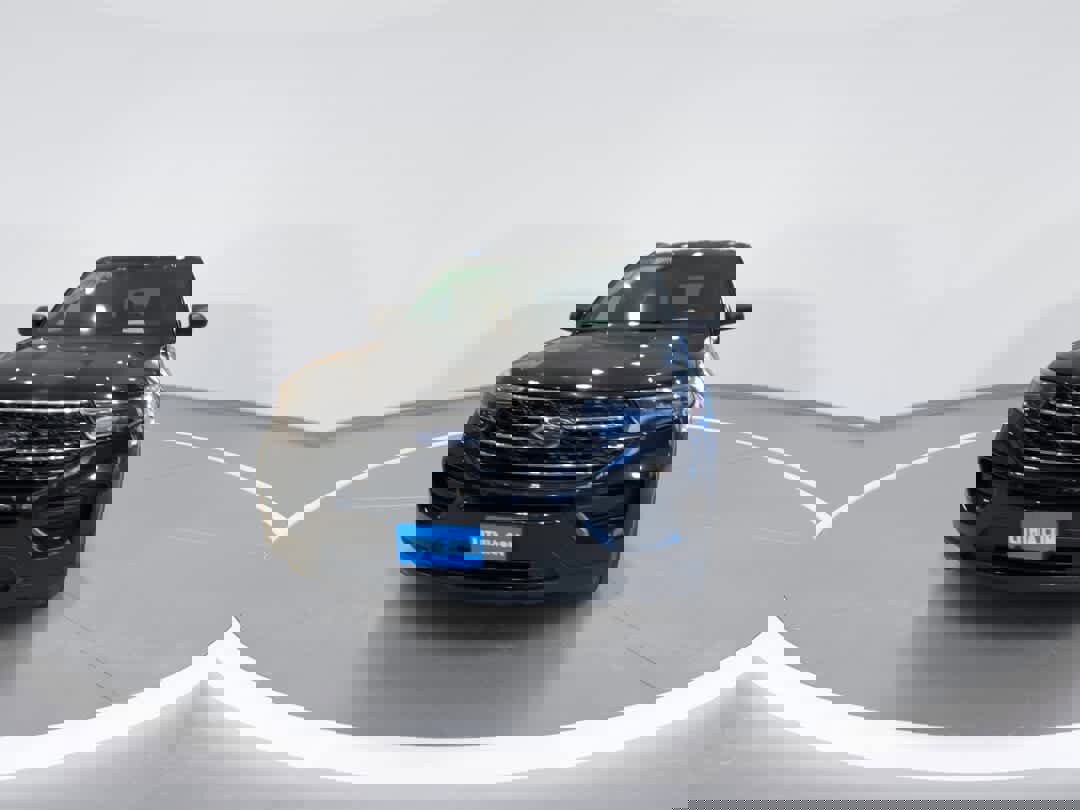 Used 2020 Ford Explorer XLT w/ Comfort Package image 3