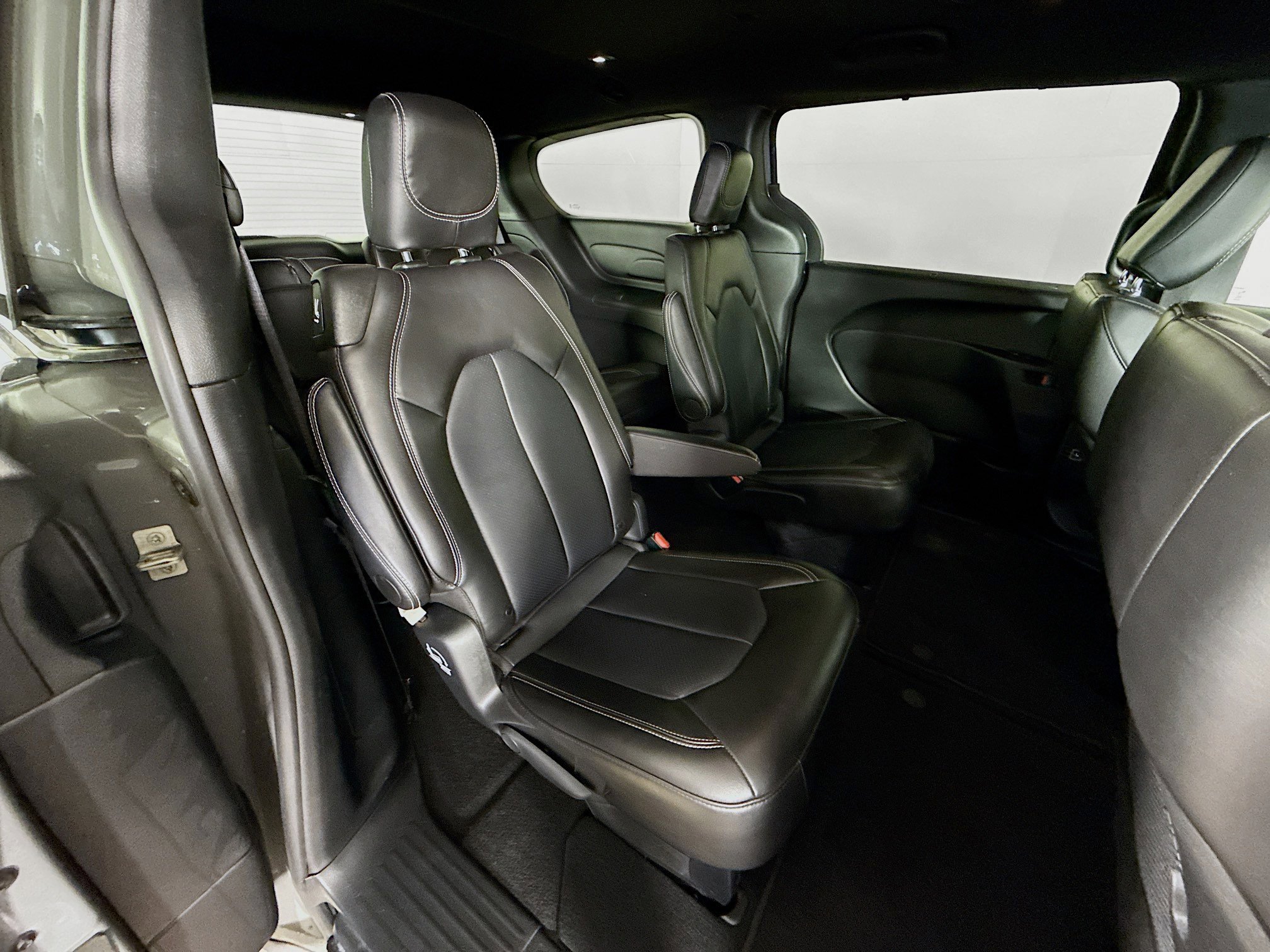 Used 2025 Chrysler Pacifica Select image 35