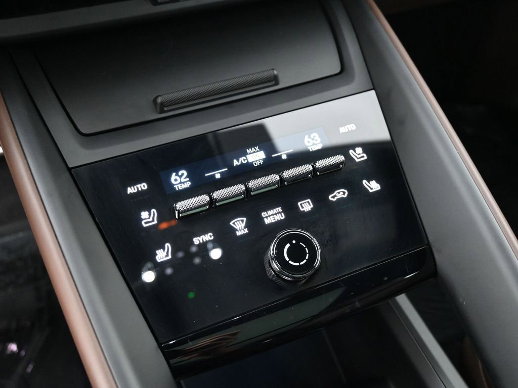 Certified 2025 Porsche Macan Electric image 22