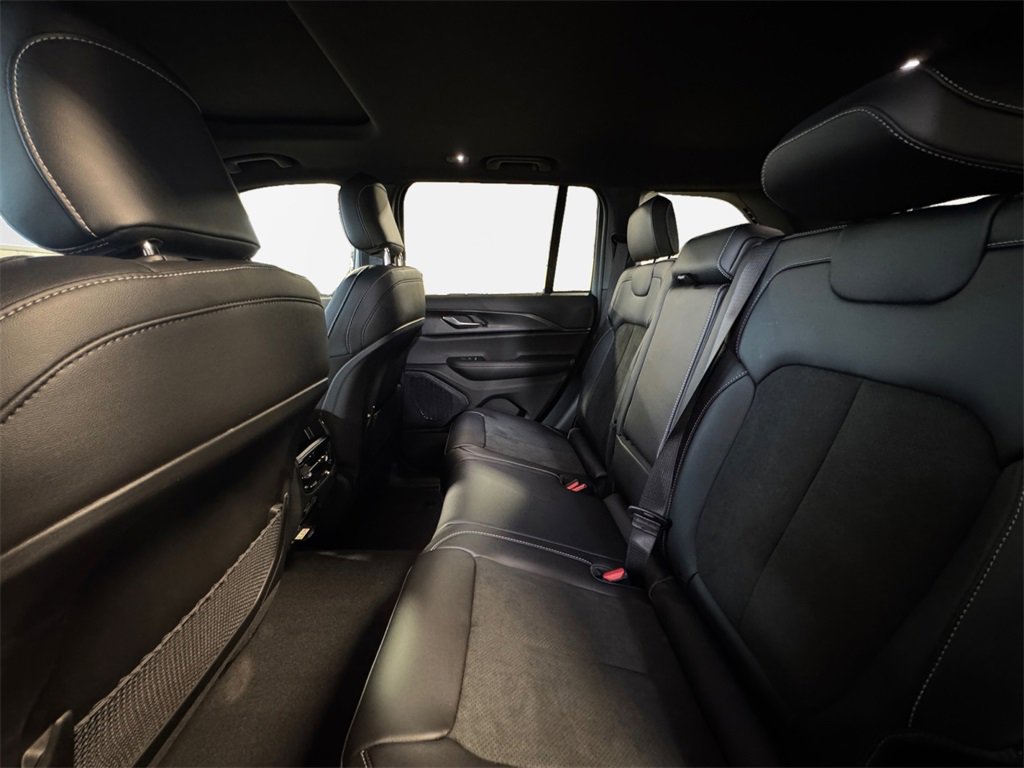 New 2025 Jeep Grand Cherokee Altitude image 24