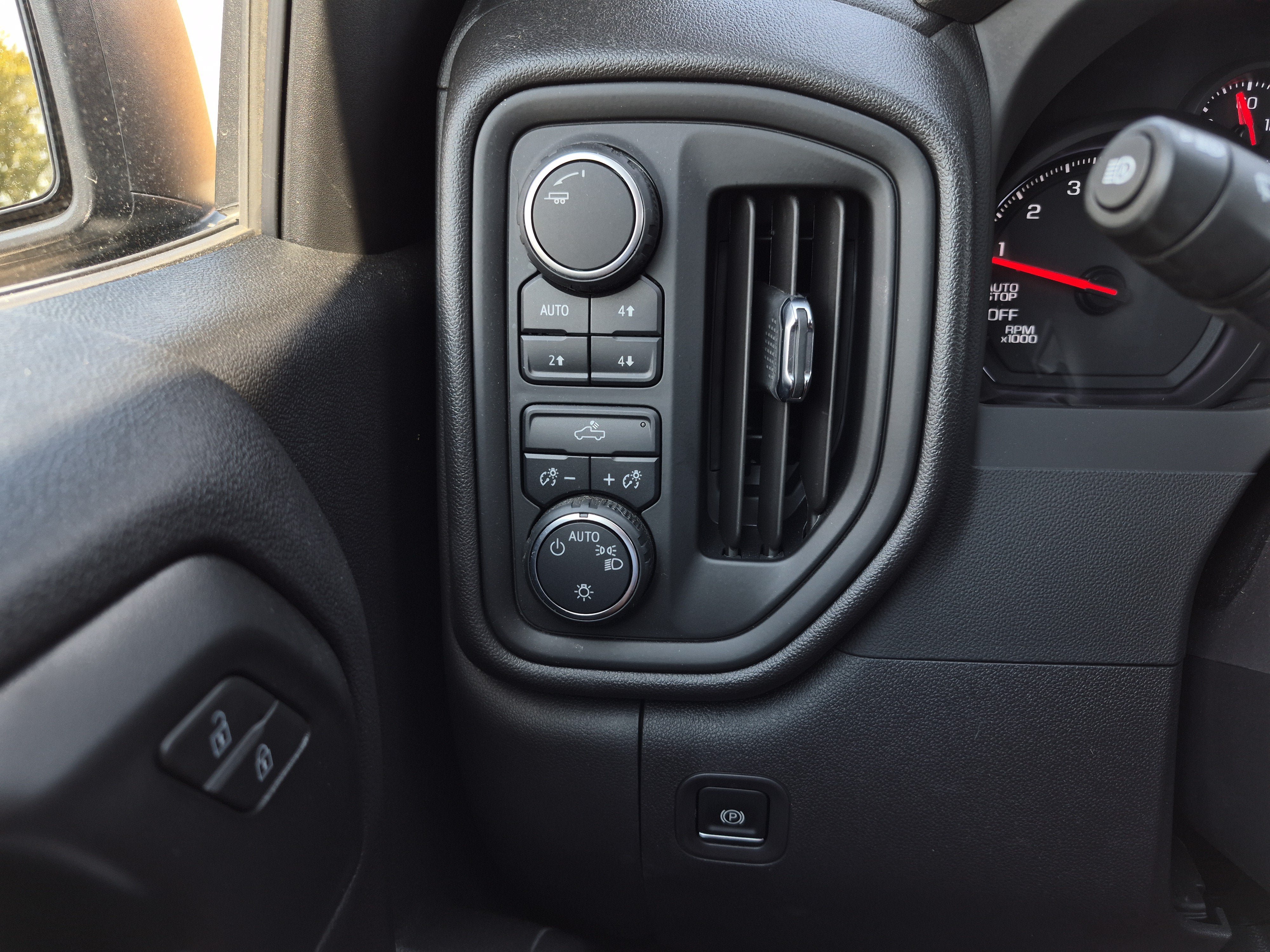 Used 2025 Chevrolet Silverado 1500 Custom Trail Boss AWD/4WD image 19