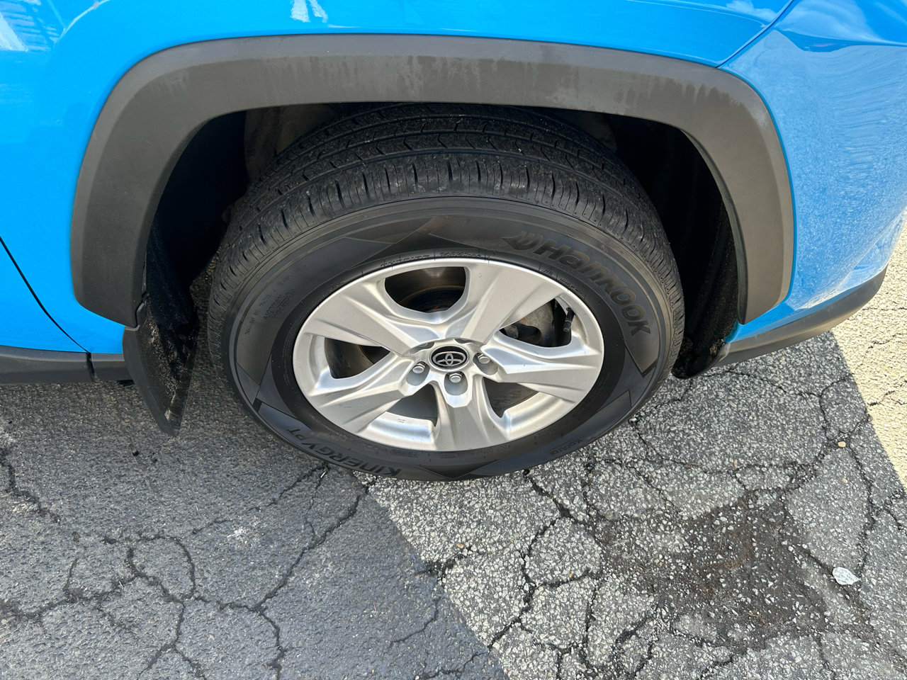 Used 2021 Toyota RAV4 XLE w/ Convenience Package image 12