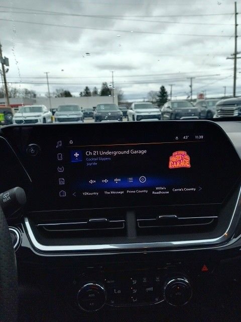 Used 2025 Chevrolet Trax RS w/ Driver Confidence Package image 15