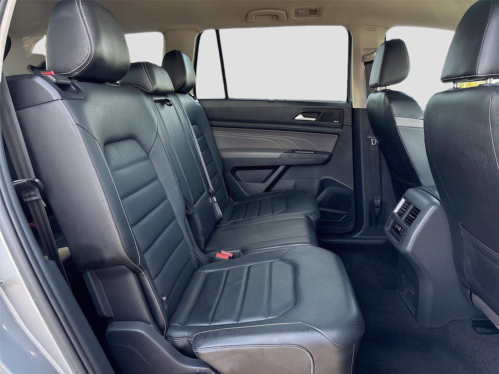 Used 2021 Volkswagen Atlas SEL Premium image 32