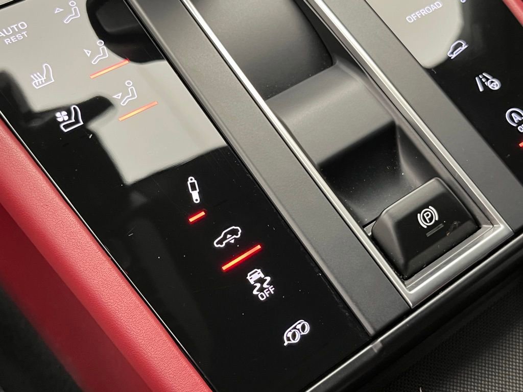 Used 2024 Porsche Macan GTS image 17