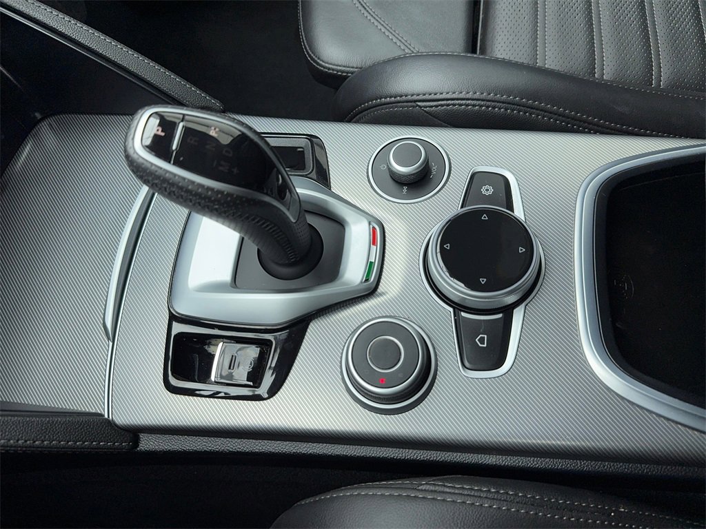 Used 2022 Alfa Romeo Stelvio Veloce image 32