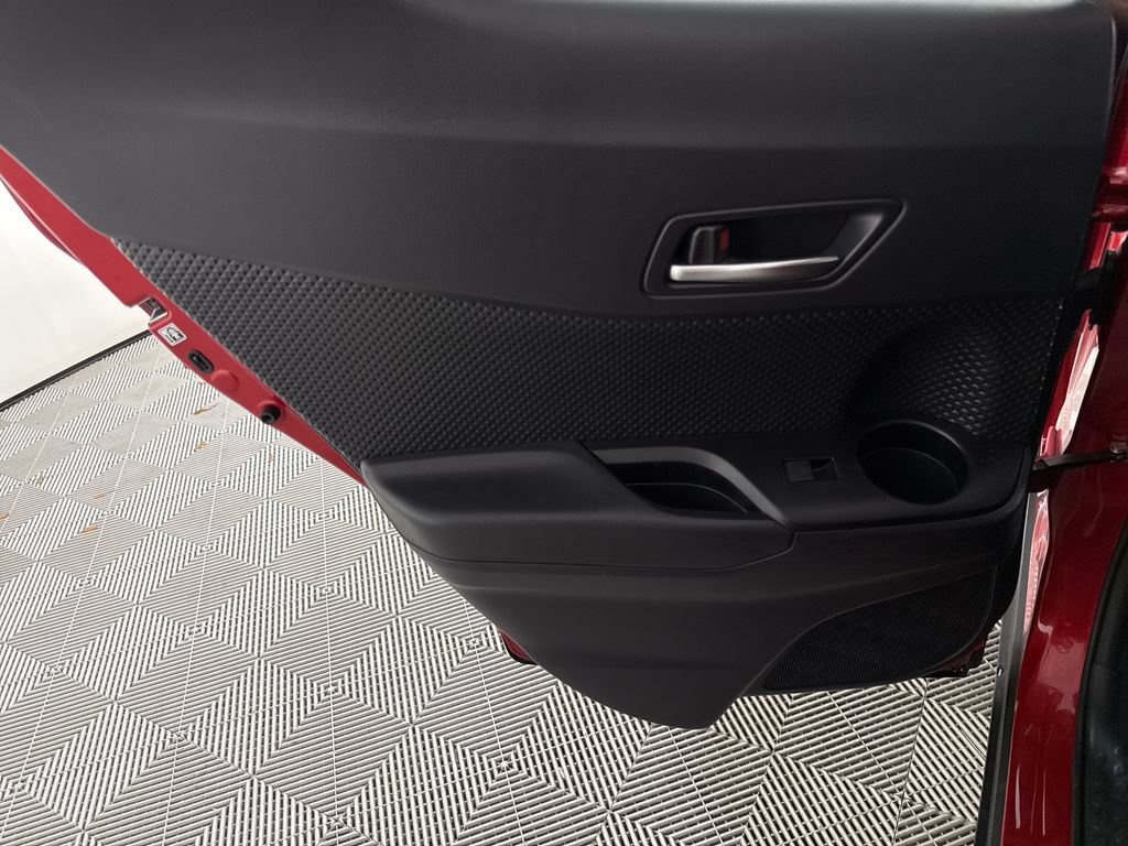 Used 2020 Toyota C-HR LE FWD image 12